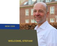 portrait of new COO Stefan Schwarz in front of a brick building