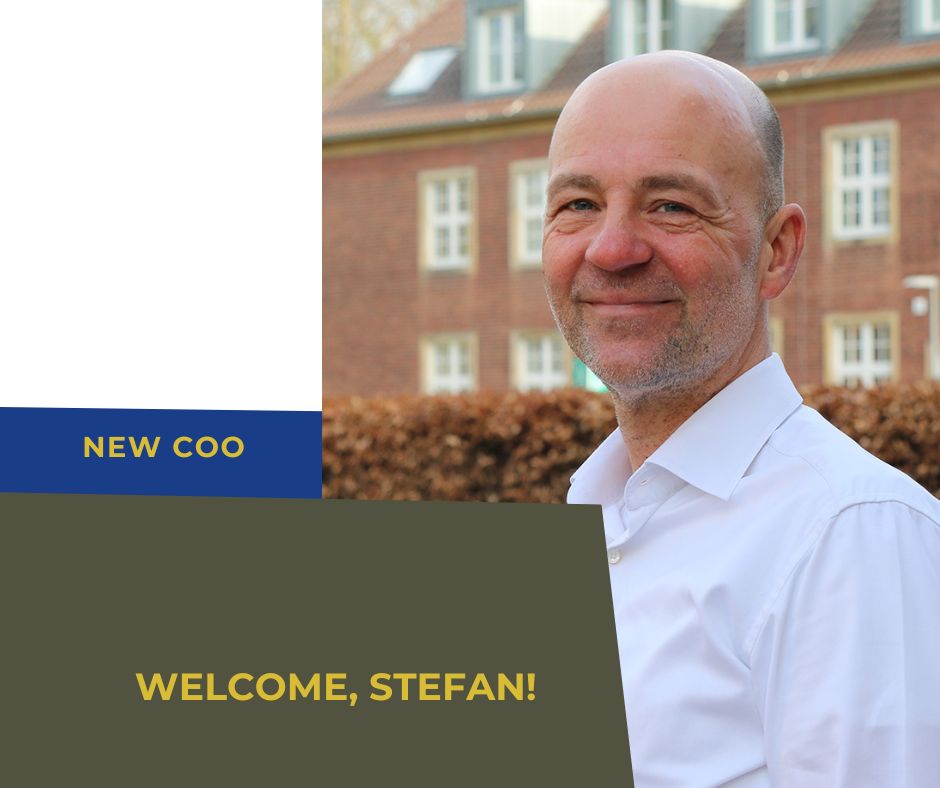 portrait of new COO Stefan Schwarz in front of a brick building