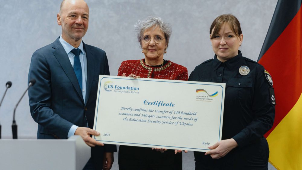 Susanne Greiter and Stefan Schwarz handover Certificate