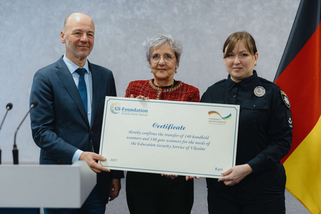 Susanne Greiter and Stefan Schwarz handover Certificate