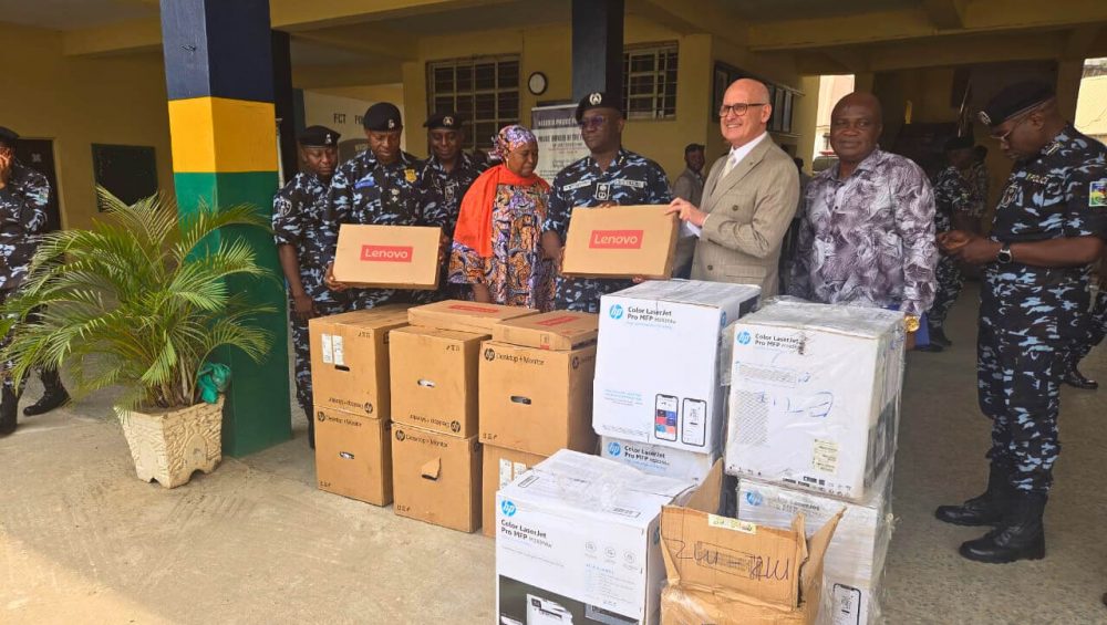 Handover equipment Community Policing Uwe Heller