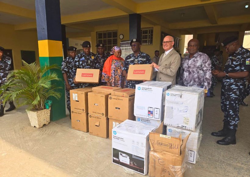 Handover equipment Community Policing Uwe Heller